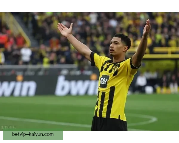 贝林厄姆与曼联的转会传闻升温，红魔迎来新星加盟备受期待