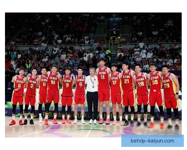 亚洲杯最佳新人表现稳健，未来值得关注