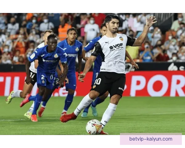 西甲教练更迭引发战术变革，球队状态持续调整中