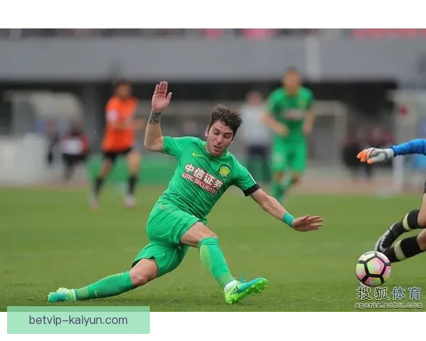 奥利弗·格拉斯纳执教英超球队表现稳健，战术体系初显成效